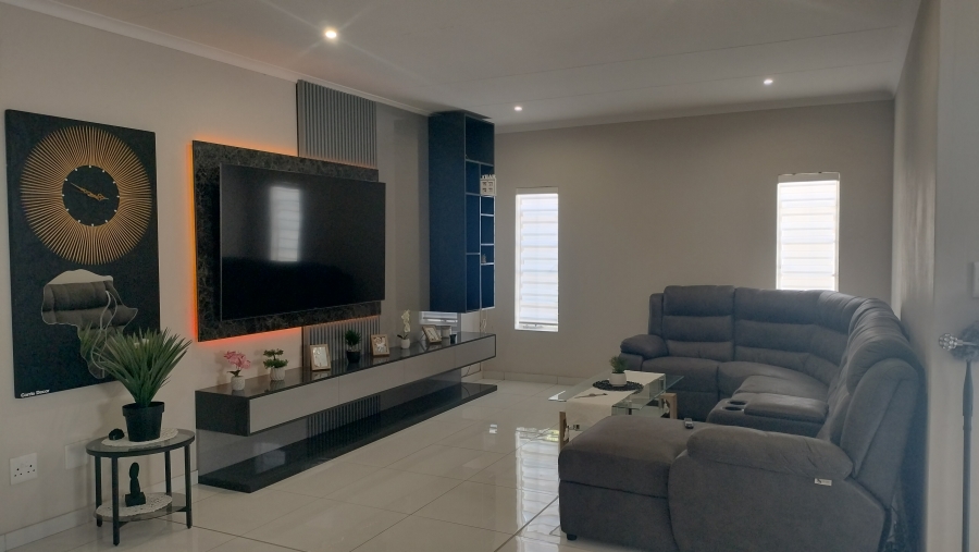To Let 3 Bedroom Property for Rent in Waterkloof East North West